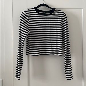 Black and white striped longsleeve shirt
